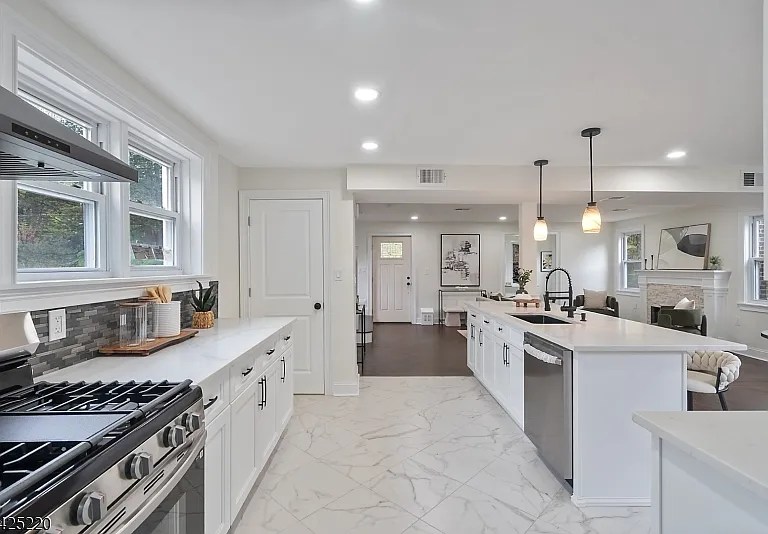 6 Dawes Ave — Photo 6