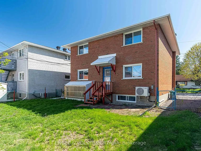 896 Pinewood Cres #3 — Photo 32