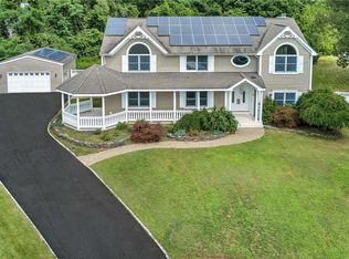 49 Windcrest Dr, Manorville, NY