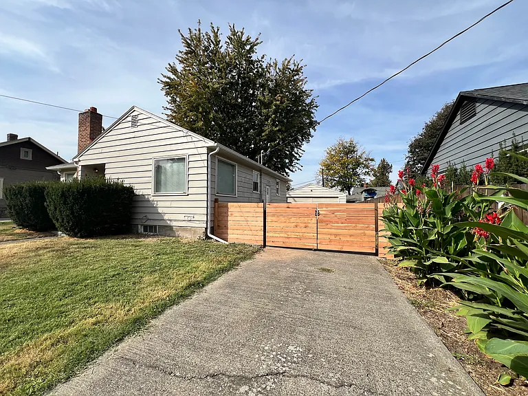 521 E Cherry St — Photo 2