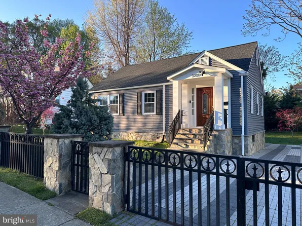 3700 Oliver St, Hyattsville, MD 20782