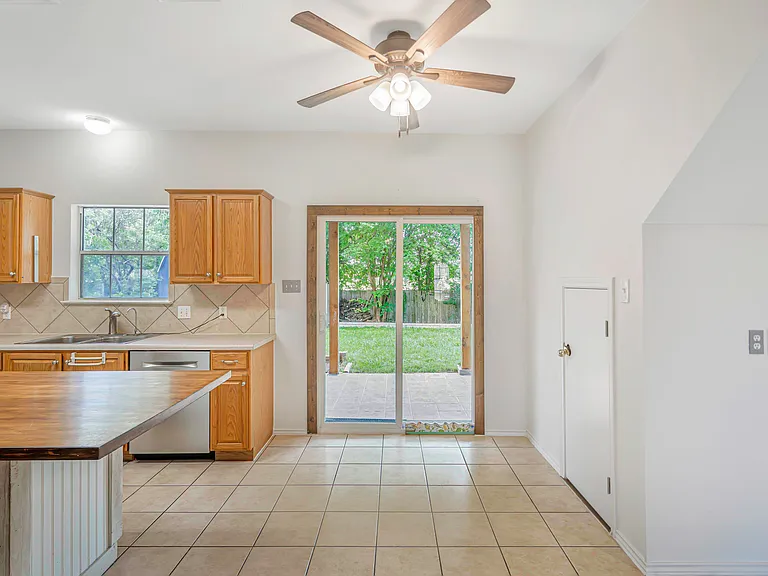 1622 Abbey Ln — Photo 22