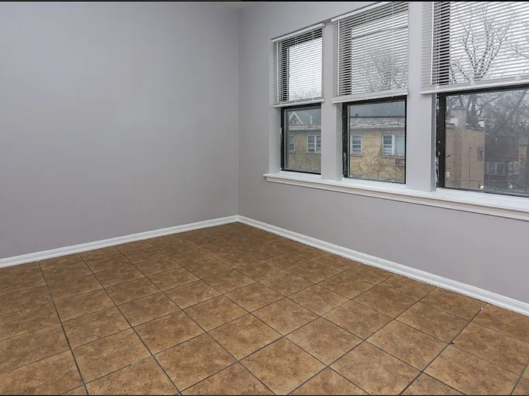 228 N Pine Ave #1E — Photo 3