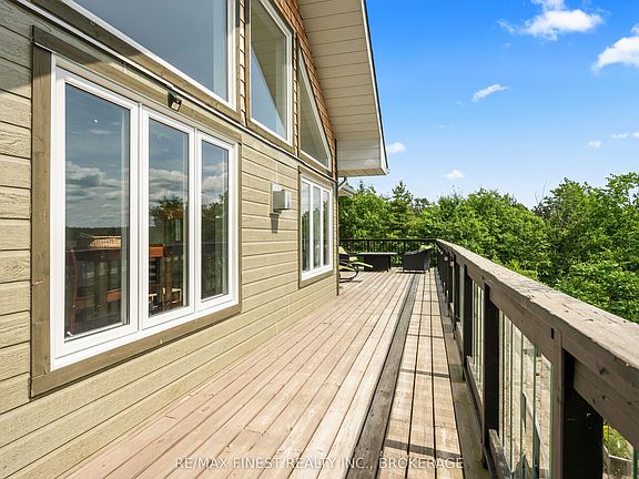 4th image of 2092 Beach Rd