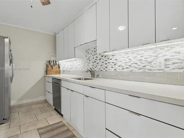 211 S Ocean Dr APT 205, Hollywood, FL 33019