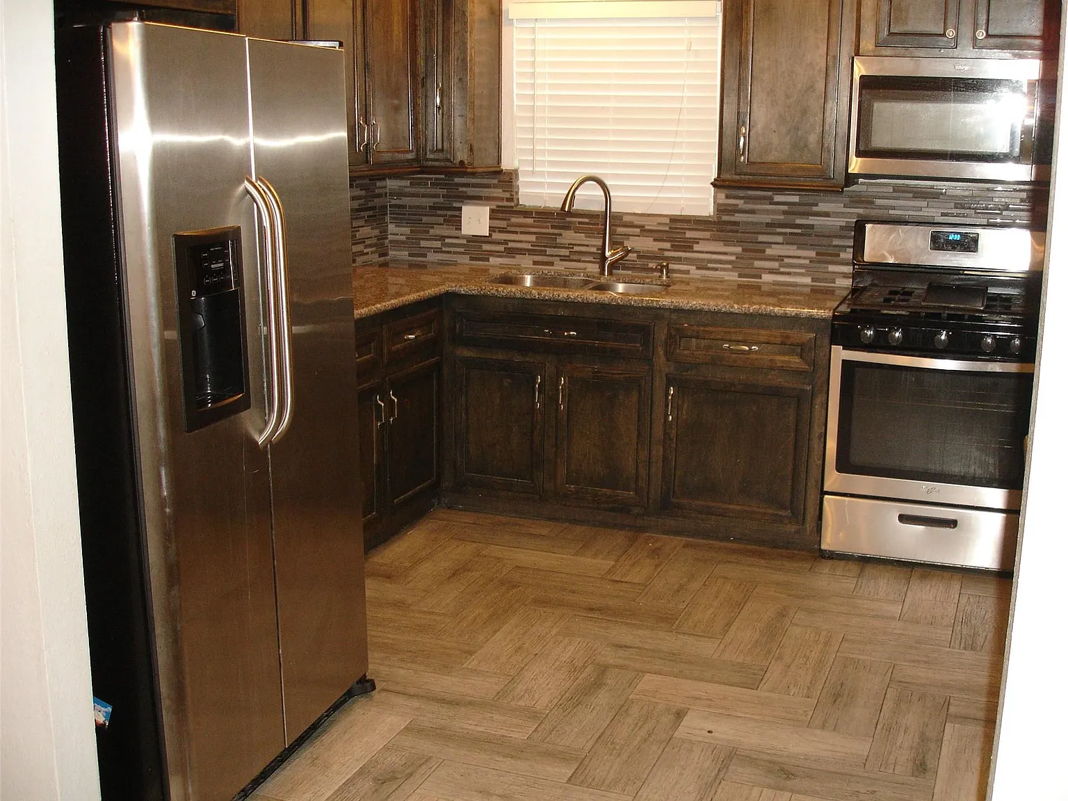 3 bed, 1.0 bath, 1180 sqft, $1,650 — Photo 3