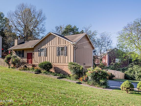 3rd image of 1801 Dunraven Dr