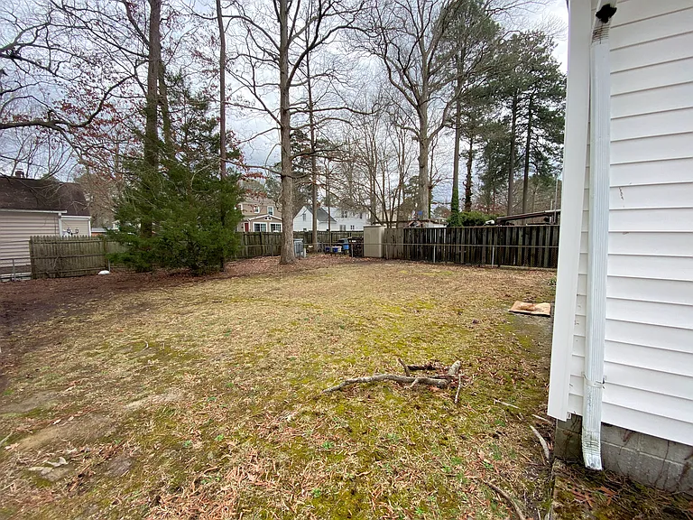 218 Mona Dr — Photo 37