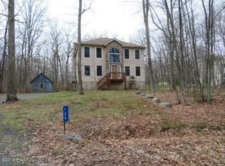 129 Cherokee Trl, Dingmans Ferry, PA 18328