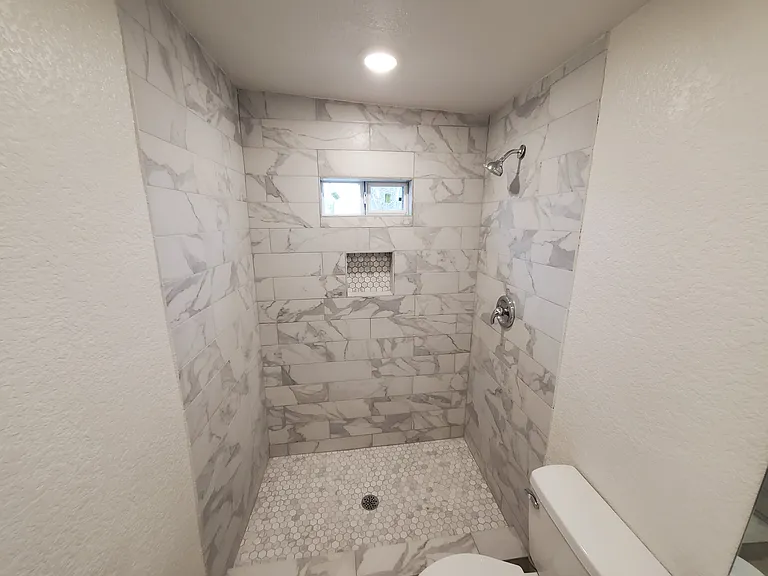 1923 W Poplar St — Photo 20