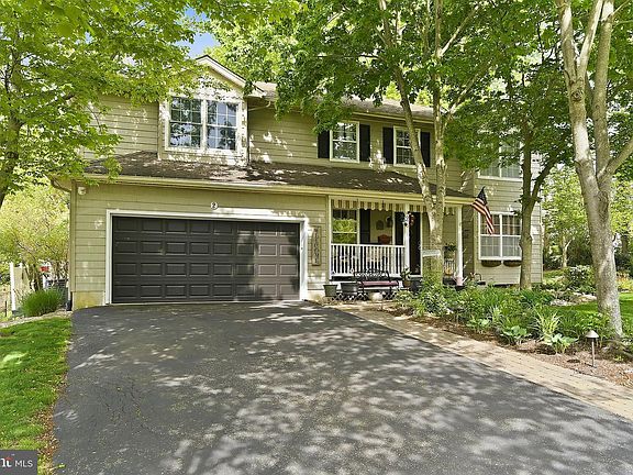 2nd image of 2 Maiden Ln