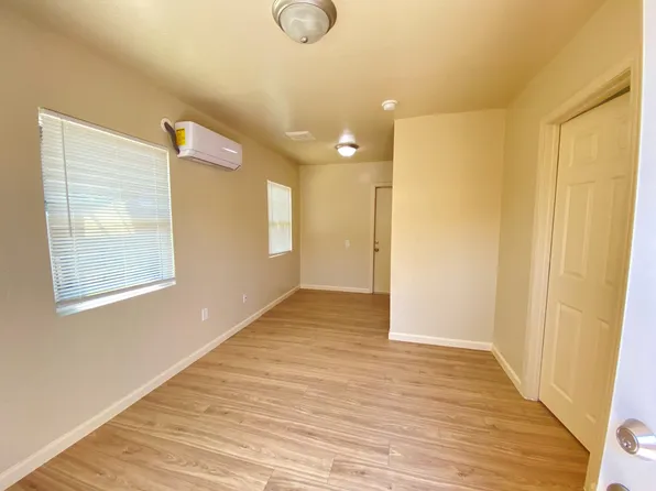 115 1/2 Woodrow Ave #B, Bakersfield, CA 93308