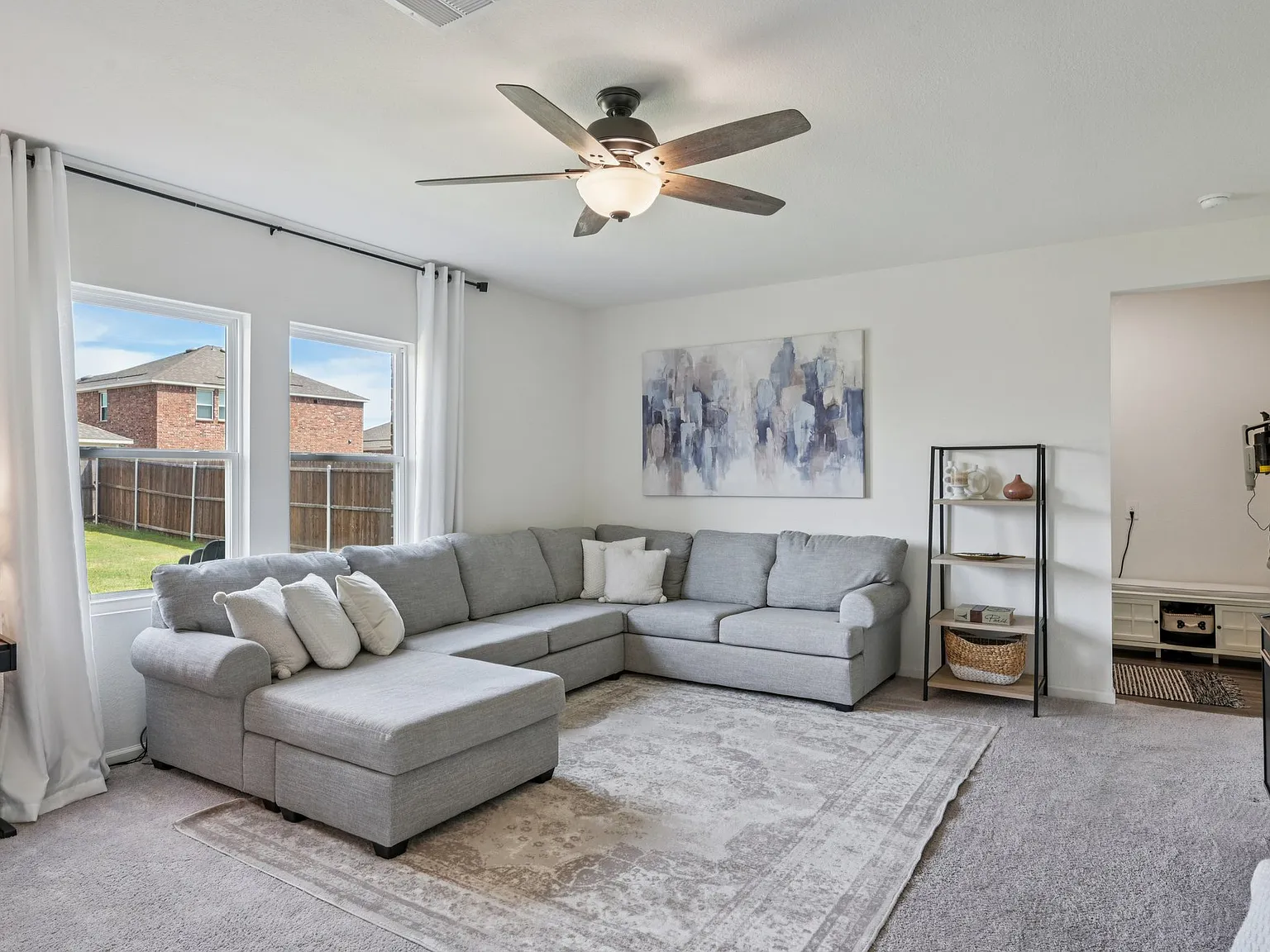 4 bed, 2542 sqft, $2,375 — Photo 4