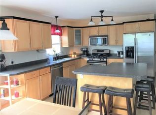 692 Cottage St, Pawtucket, RI 02861