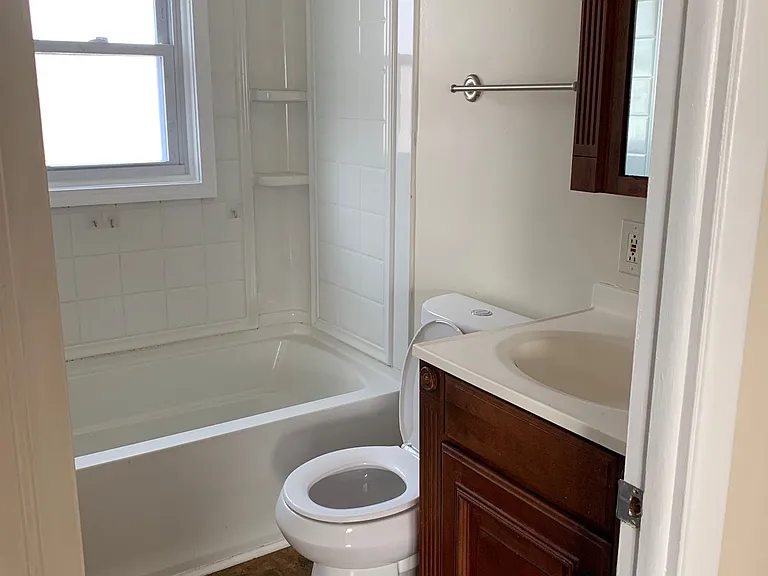 356 E Main St — Photo 16