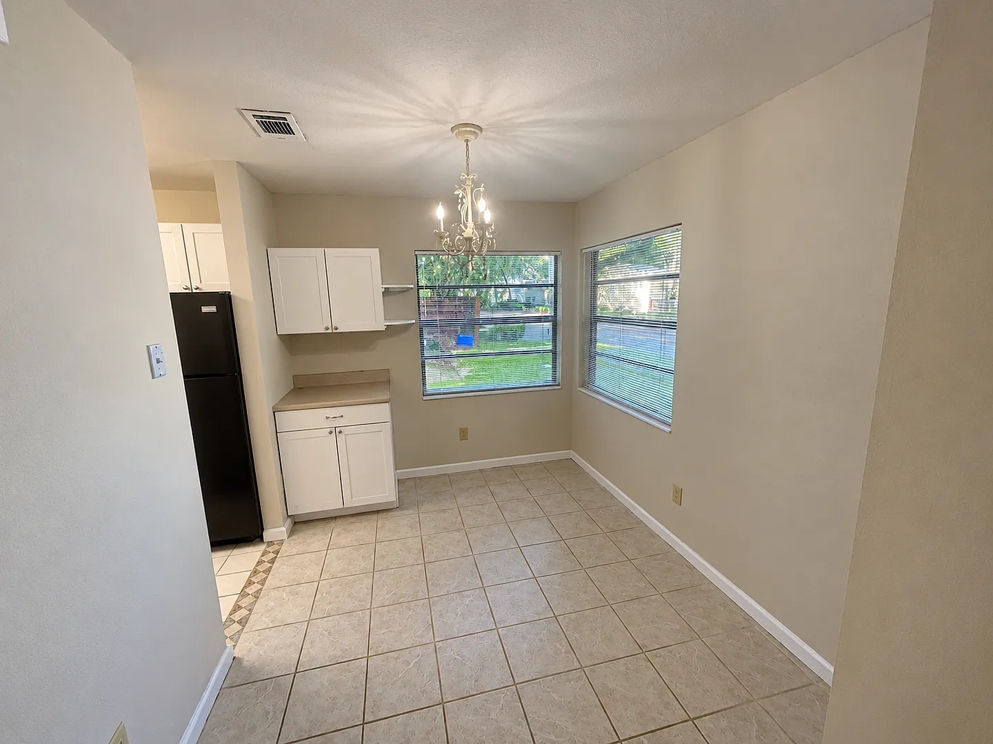 Beautiful 2 Bed / 2 Bath Brick Condo — Photo 4