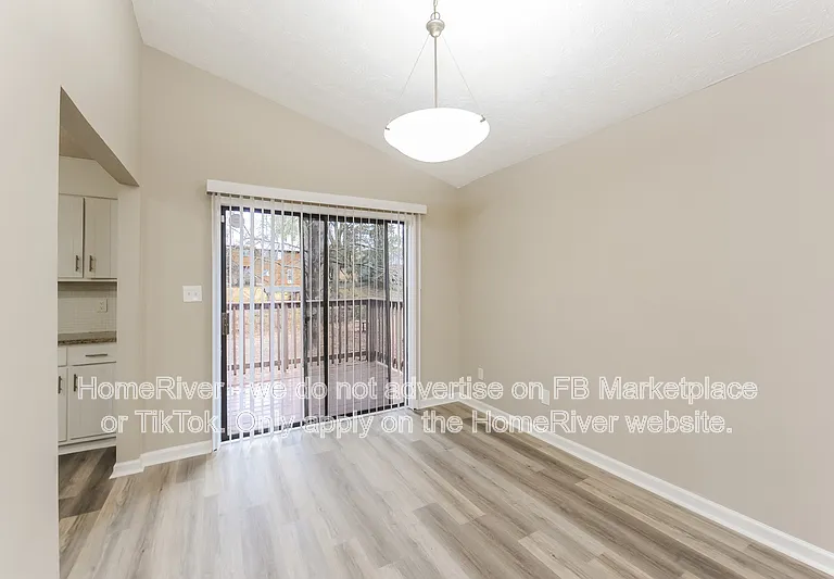 323 Park Ridge Ct — Photo 5