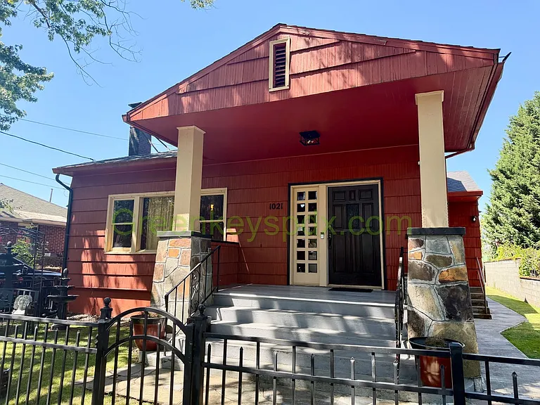 1021 N Jessup St — Photo 4