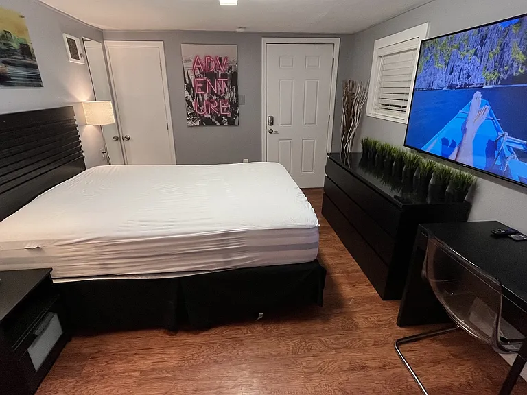 Queen bed, dual night stands with lamps, dresser, desk and chair, 65in Smart TV, full kitchen, bath.