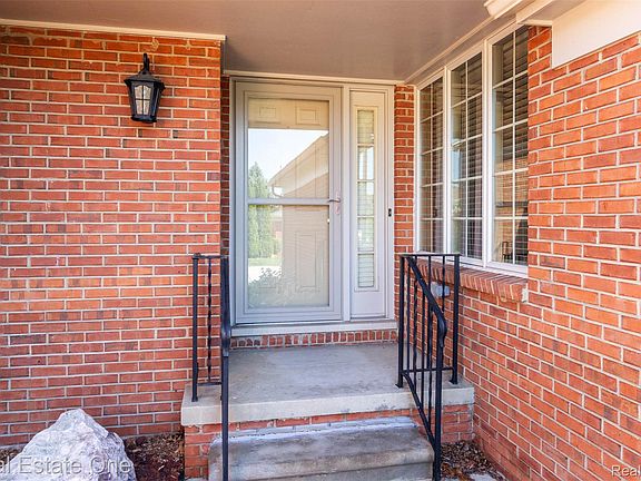 4th image of 18801 Maple Cir N #13