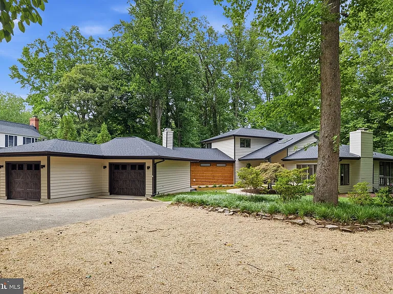 22 Poplar Point Rd — Photo 1