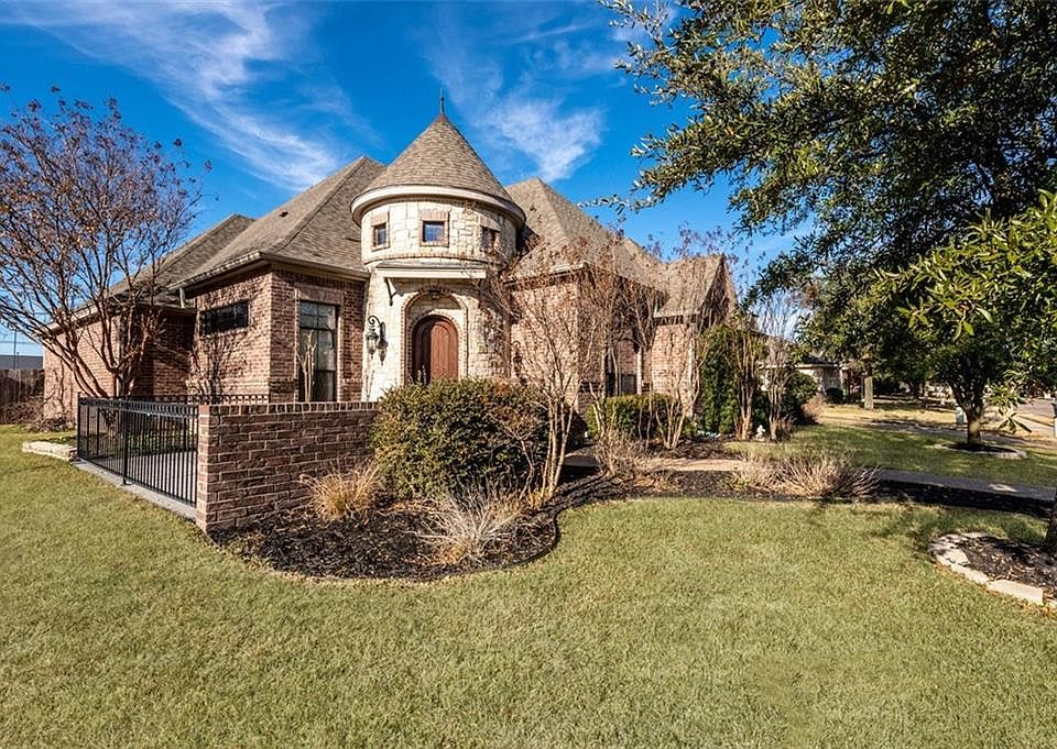 1st image of 313 Canterbury Dr