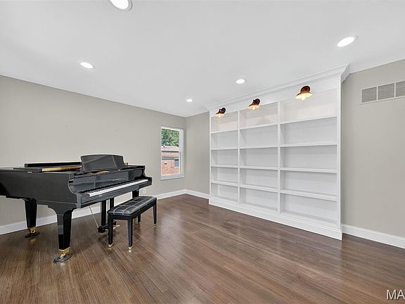 4th image of 107 Falmouth Dr