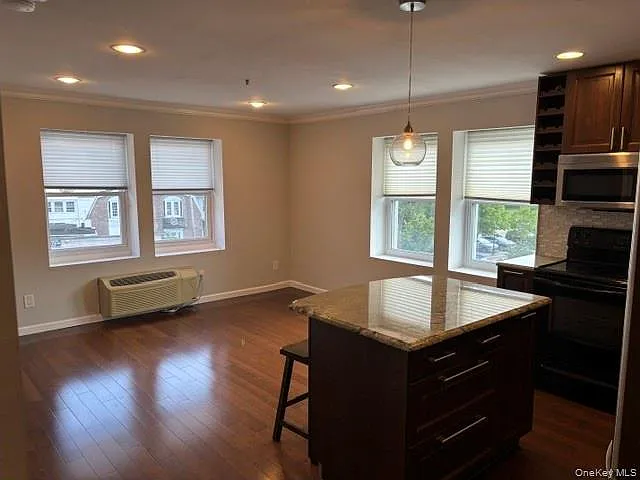 202 Main St — Photo 3