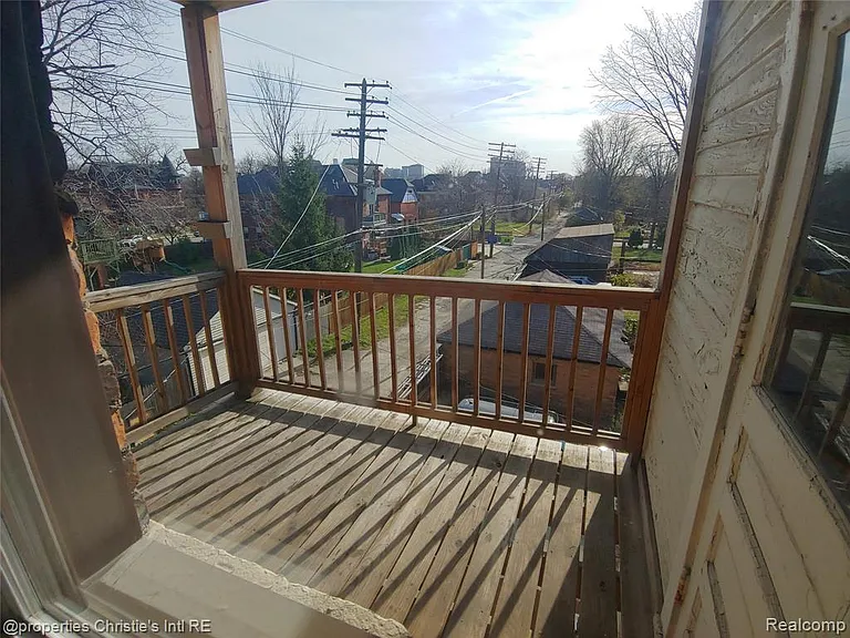 1535 W Canfield St #4 — Photo 8