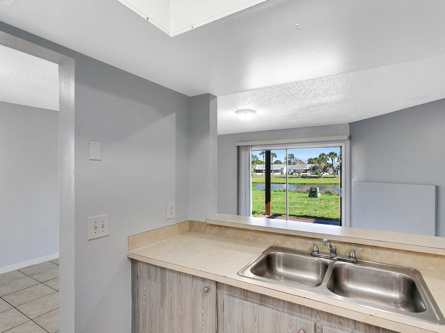 2 bed, 1217 sqft, $1,595 — Photo 3