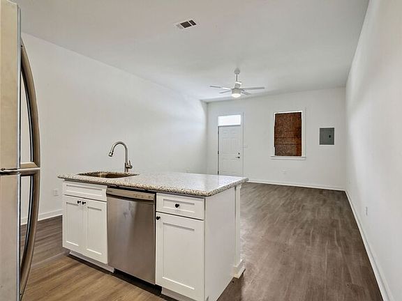 4th image of 13880 Hayne Blvd Unit 2