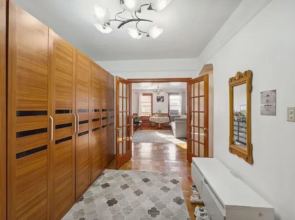 8100 Bay Pkwy APT 3A, Brooklyn, NY 11214