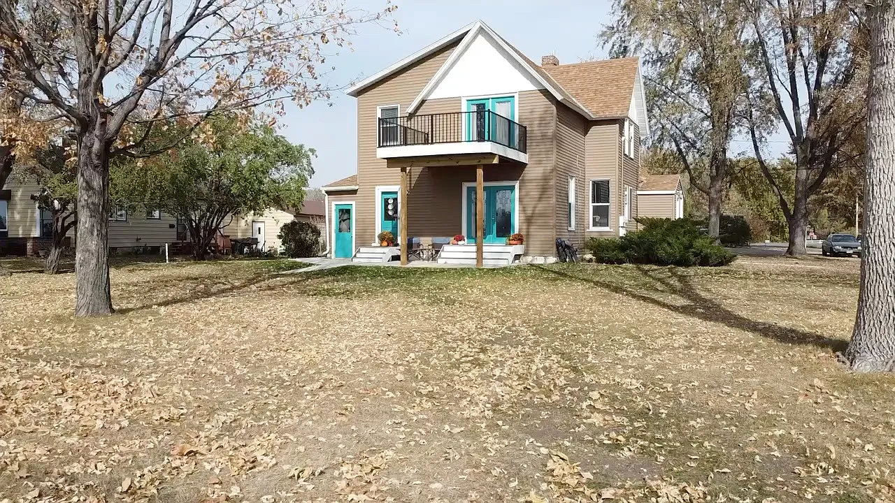 2 bed, 900 sqft, $1,300 — Photo 1
