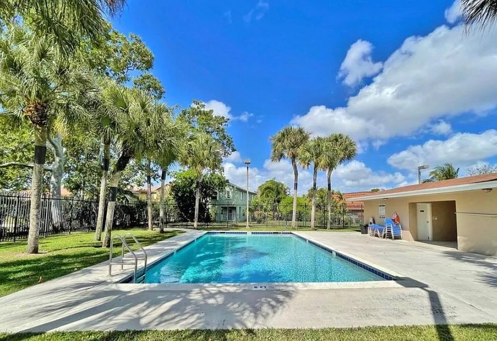 Building Photo - 4043 Wimbledon Dr