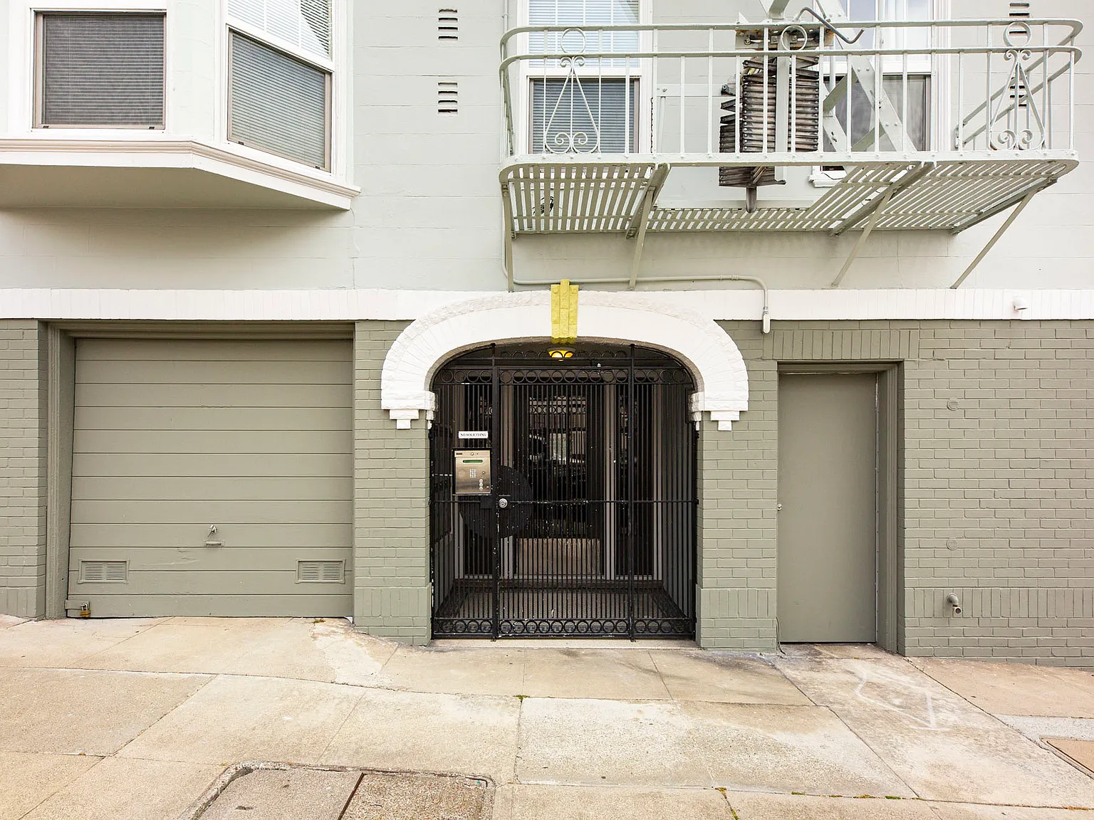1720 Leavenworth — Photo 2