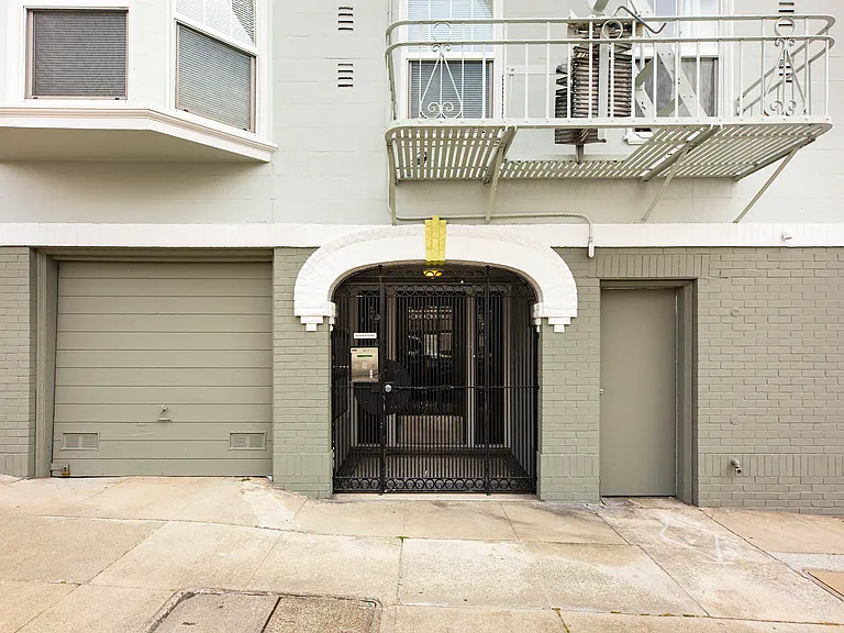 1720 Leavenworth — Photo 2