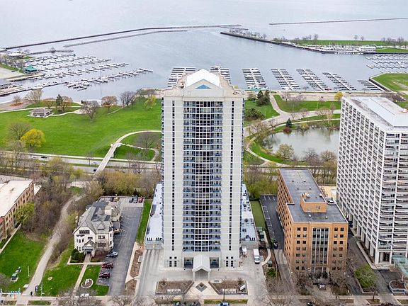 3rd image of 1660 N Prospect AVENUE #2806