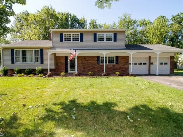 12 Maplewood Dr, Parsippany, NJ 07054