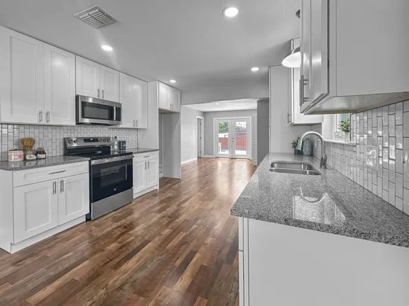 1209 N Morris St, Gainesville, TX 76240