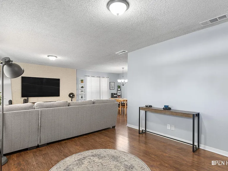 2810 Fleming Rd — Photo 4