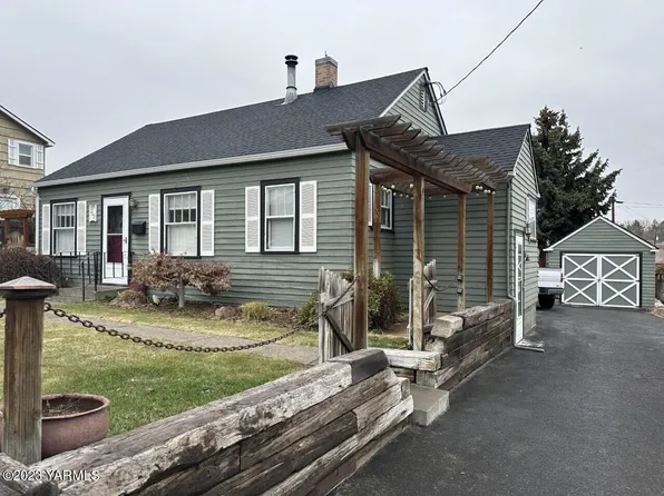 707 W Fremont Ave, Selah, WA 98942