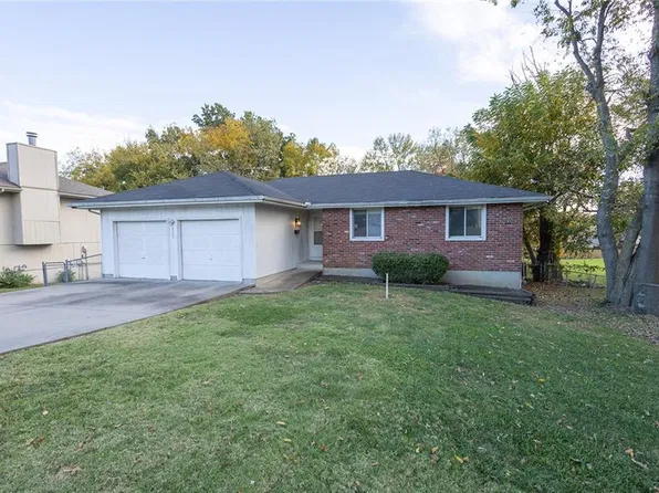 8909 E 87th St, Raytown, MO 64138