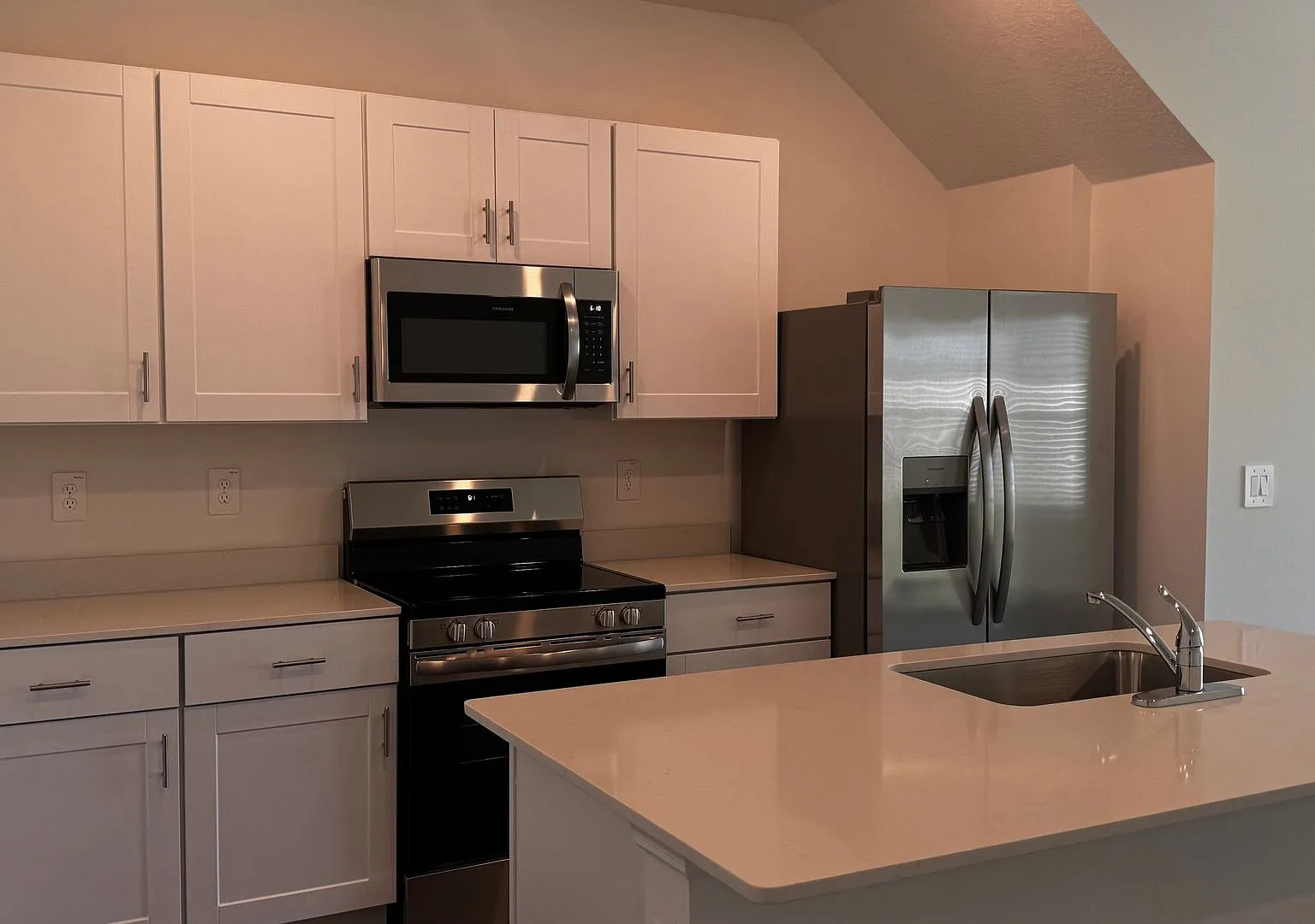 Charming Modern Townhome in Marion Ranch Prime Ocala Location, Internet, Trash & Lawn Care Included! — Photo 4