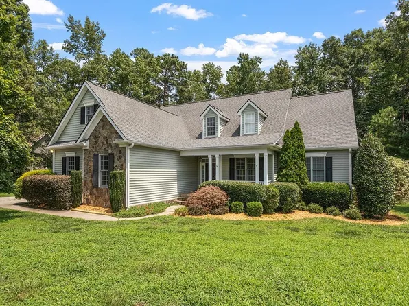 40 E Hackberry Ln, Youngsville, NC 27596