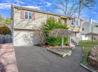 43 Madeline Road, Ridge, NY 11961