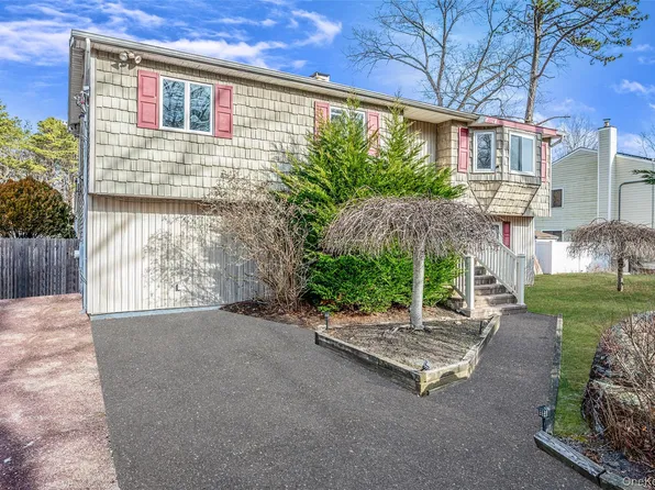 43 Madeline Road, Ridge, NY 11961