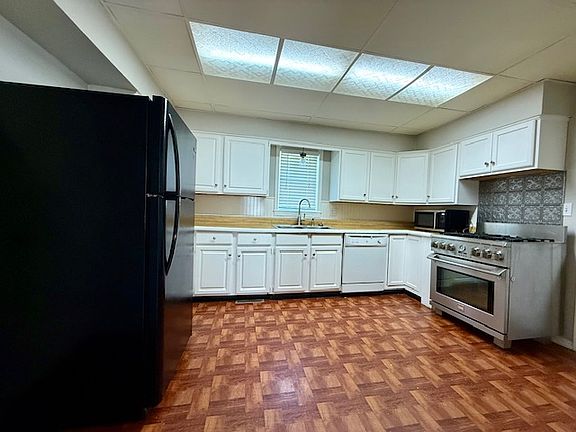 2nd image of 220 Diamond St