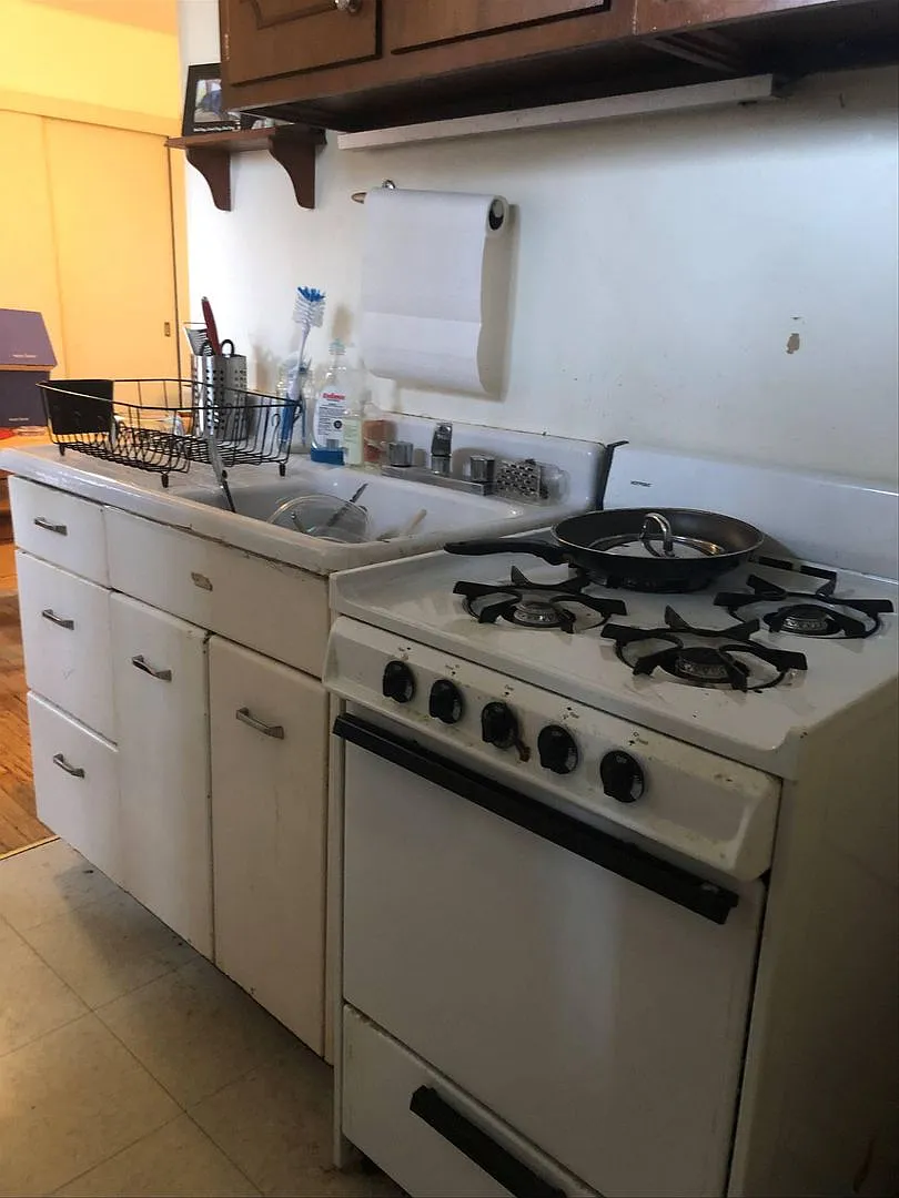 703 W High St — Photo 4
