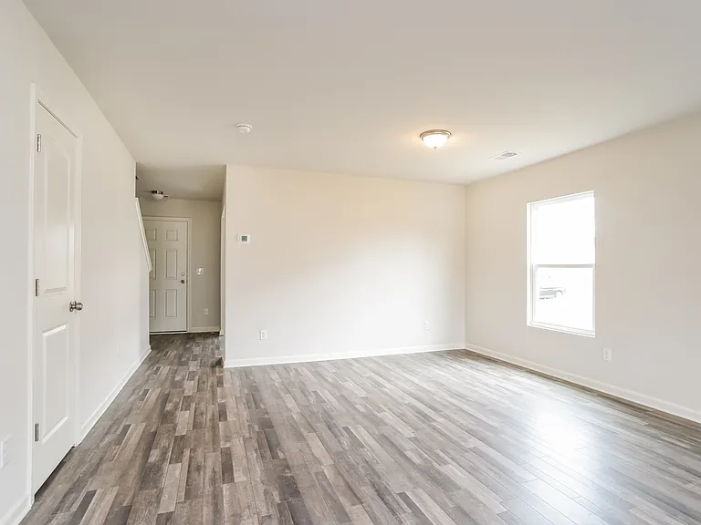 4027 Lake Russell Dr — Photo 4