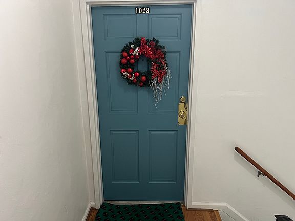 2nd image of 1023 Barclay Sq